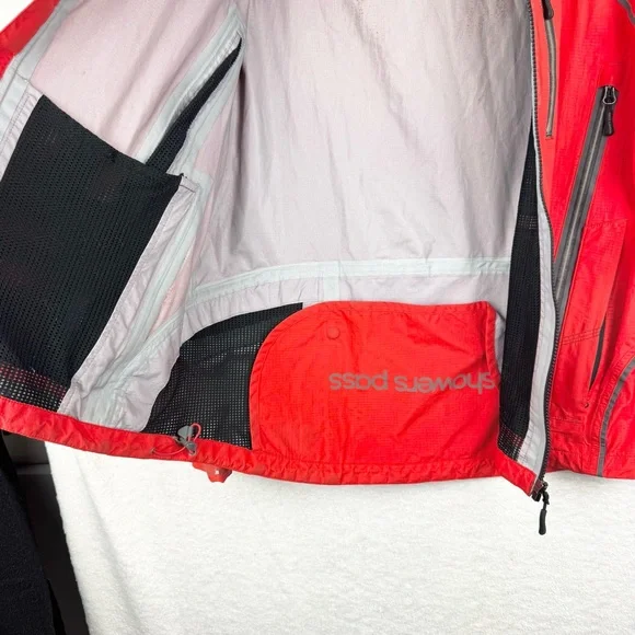 Showers Pass Men's Refuge Jacket Red Size M Outdoor Biking Mountaineering Hiking - Picture 11 of 16